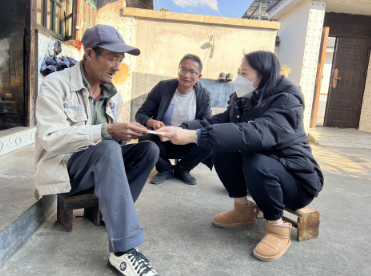 小湾镇：春节慰问送温暖 浓浓关爱显温情