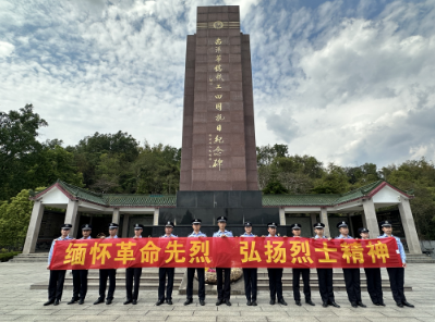 畹町出入境边防检查站执勤队联合瑞丽市第五中学开展“缅怀革命先烈  弘扬烈士精神” 清明祭奠活动