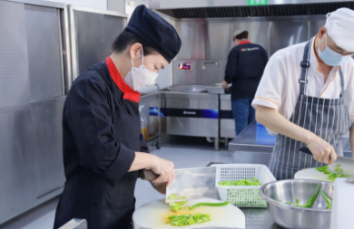 中老边境上的“网红”职工餐厅火了