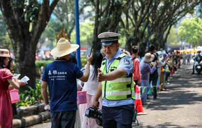 云南警方圆满完成泼水节安保工作