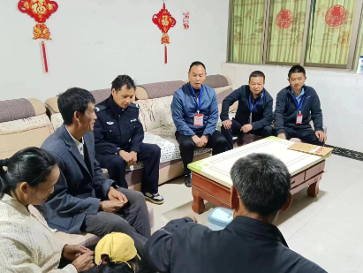 凤庆县司法局深入滇红社区开展普法
