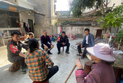 洛党镇派出所：多措并举绘制平安新“枫”景