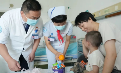 开远市组织开展军地共建庆“六一”活动