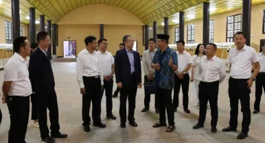 中国侨联主席万立骏一行到大理调研