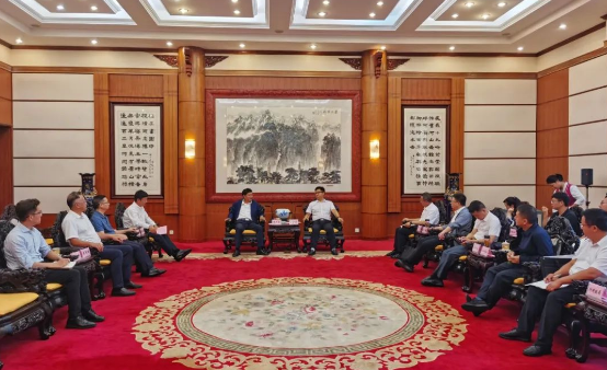 陈真永与中信戴卡集团首席专家梅兴龙一行举行工作座谈
