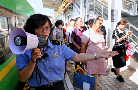 云南：铁路暑运量质齐升 累计发送旅客超2200万人次