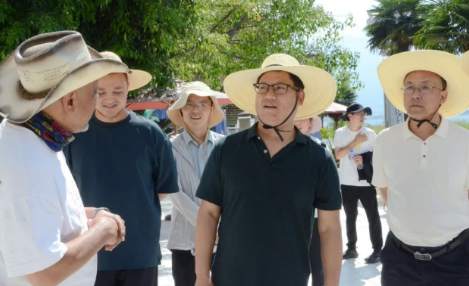 陈真永率队巡查洱海时强调 持续推进洱海保护治理提质增效 以生态“底色”为高质量发展注入“绿色”动能