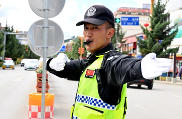 辅警冯江！你被点名了！