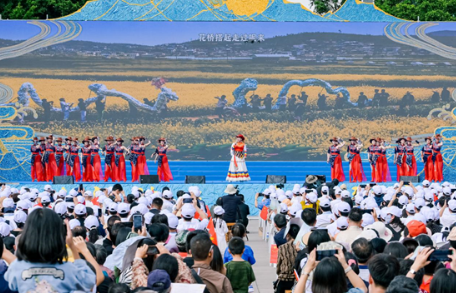 首届小河淌水大理弥渡民歌节 首届小河淌水大理弥渡美食节开幕