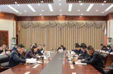 州委理论学习中心组举行 2023 年第九次集体学习暨主题教育第三次专题研讨 杨国宗主持并讲话 陈真永作专题发言