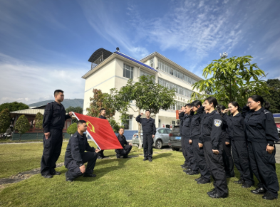 畹町边检站执勤队组织开展“宣传宪法精神·维护宪法权威”宪法宣传周系列活动