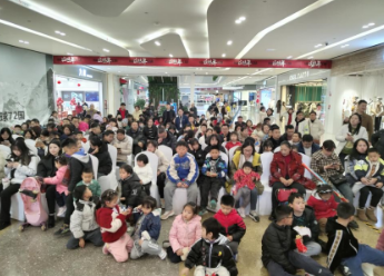 岁末献礼！贵阳印象城非遗「苗族舞龙嘘花」点亮年味盛典，再现民俗魅力，共庆新春佳节！
