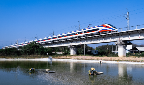 旅行时间不变  停靠站点更多  出行更加便捷 中老铁路国际旅客列车新增2个停靠车站