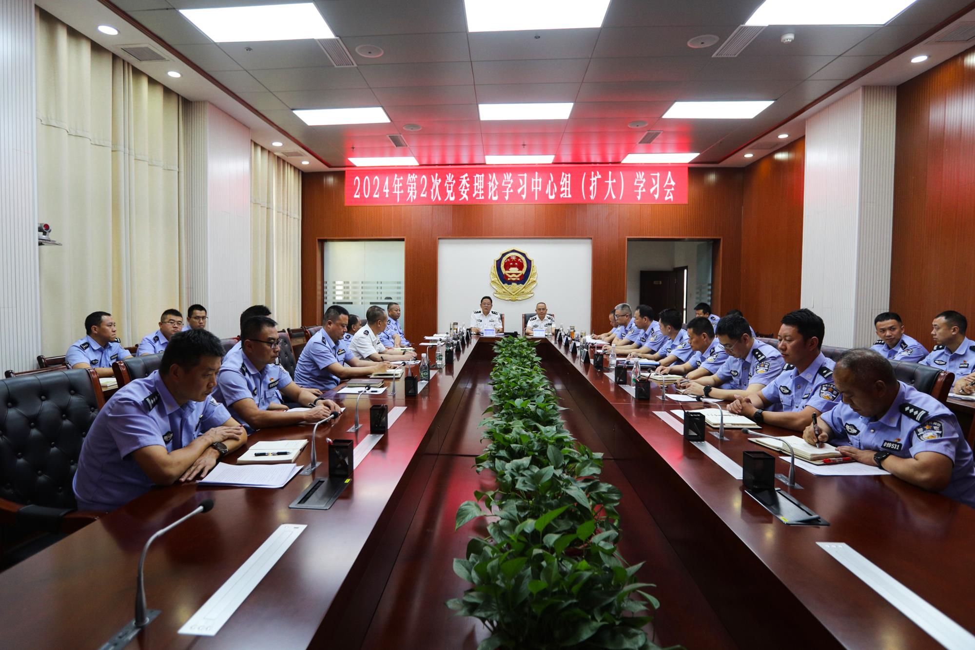 云南省公安厅水上巡逻总队召开第二次党委理论学习中心组（扩大）学习会