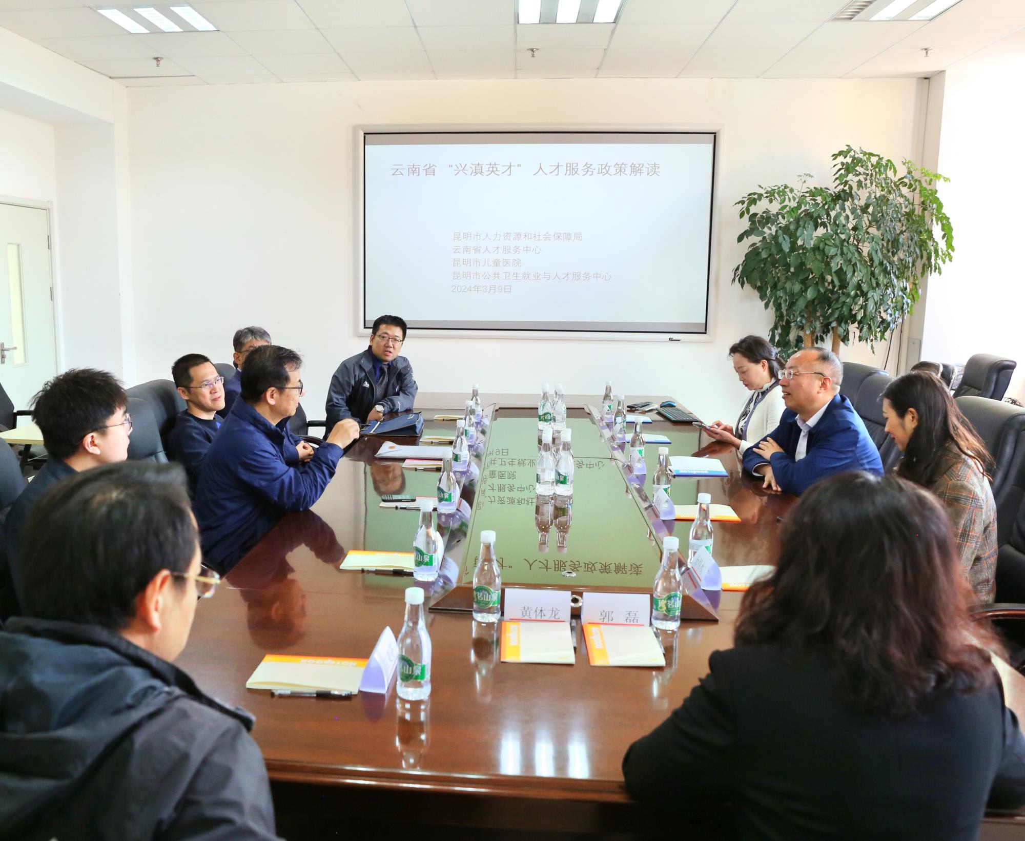 “彩云英才荟”助力医疗事业发展 解放军总医院专家智力支持活动在昆举行