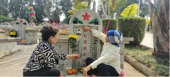 开远市组织部分开远籍烈士亲属前往 蒙自烈士陵园祭扫