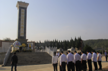 云南祥云县：医者仁心为异地烈士祭扫的亲属传递健康