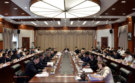州委理论学习中心组举行2024年第二次集体学习时强调 坚定践行总体国家安全观 以高水平安全保障大理高质量发展 杨国宗主持并讲话