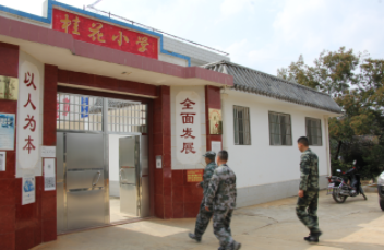 云南祥云县驻军某部队情结山区师生谱写双拥新篇