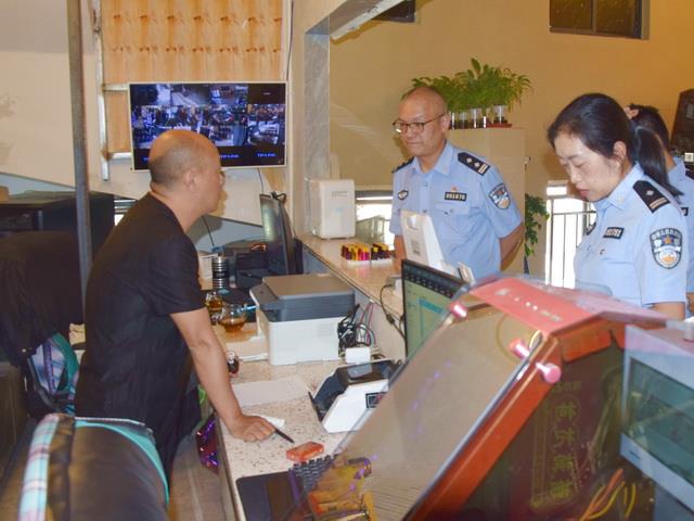 凤庆县公安局开展网吧安全检查营造良好上网环境