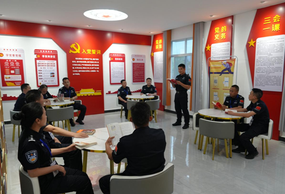 云南总站2024年警司晋升警督警衔德宏培训班以“三学”模式推动党纪学习教育走深走实