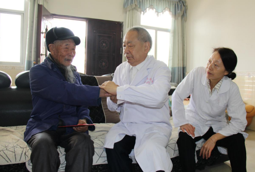 致敬英雄  情暖“八一”
