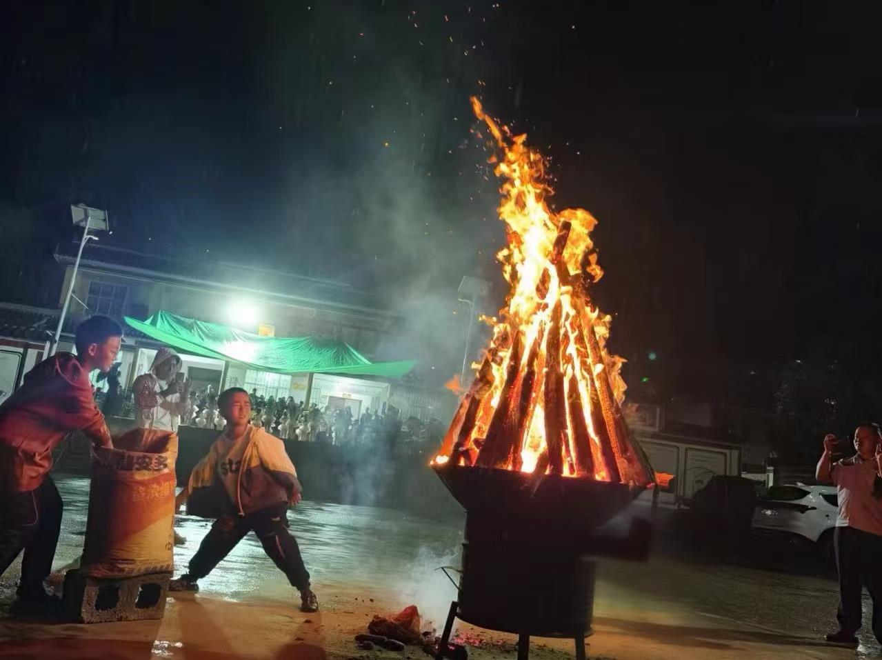 郭大寨乡：燃情火把节 民族更团结