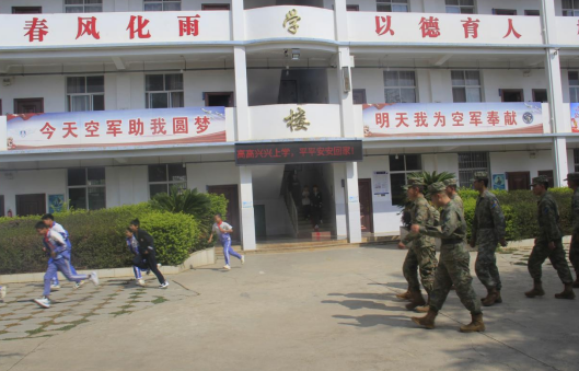 云南祥云县做好蓝天励志奖学金发放助力双拥工作