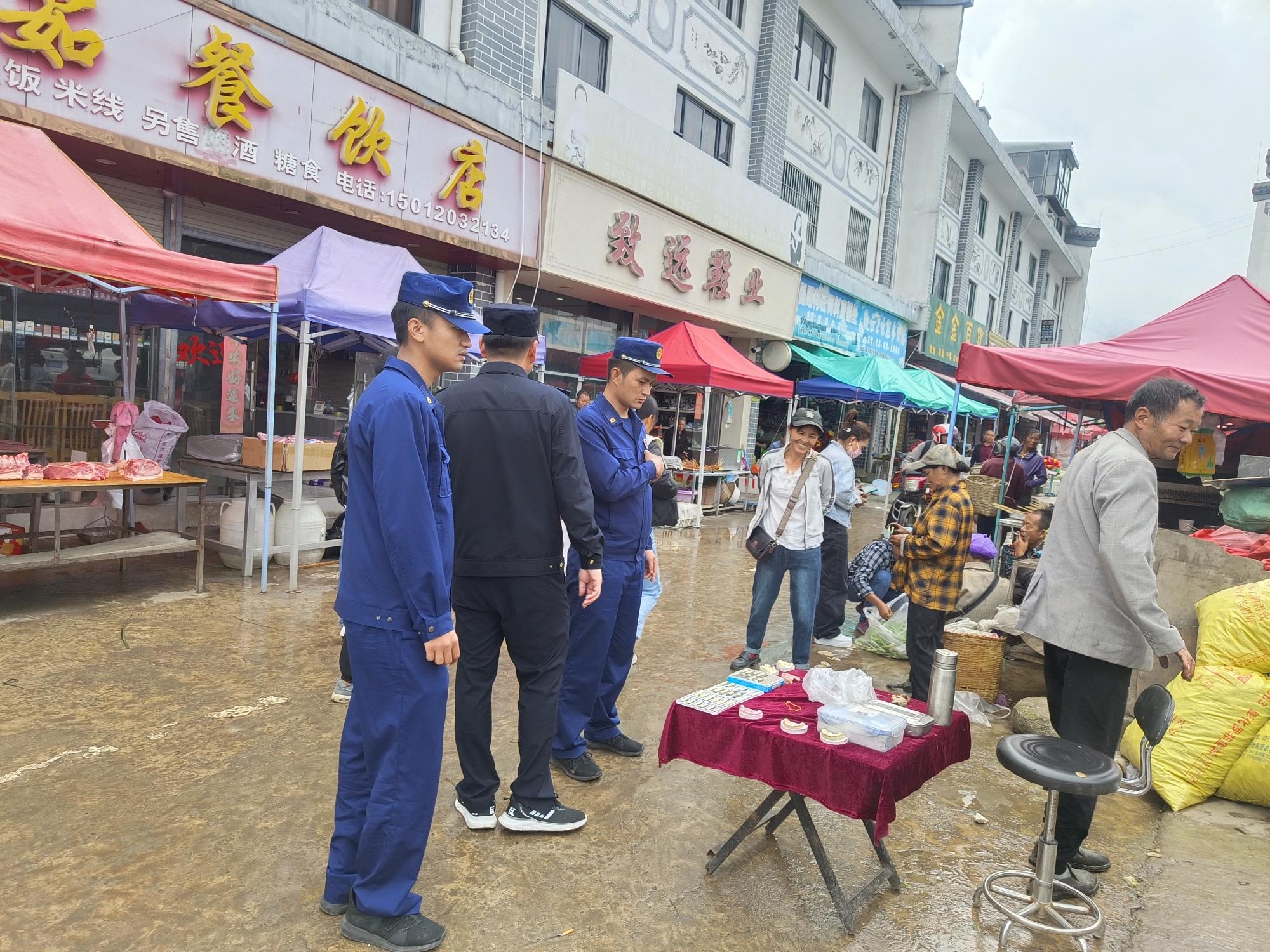 新华乡：“街街打卡”强整治 “久久为功”治乱象